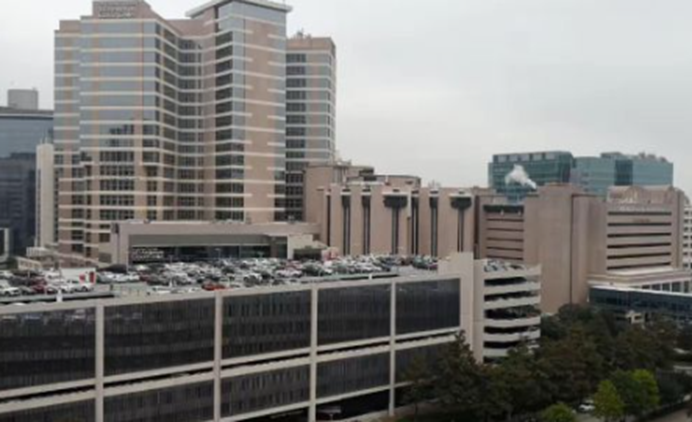 7厘米肿瘤、骨转移、脑转移、无药可用…他被推着走进医院，却在美国实现“肿瘤清零”！