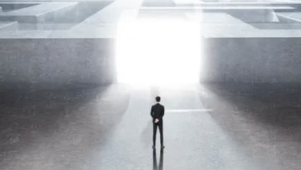 企业家健康悖论：能管万人工厂，为何管不好一己之身？警惕核心健康资产的“运营断档期”！