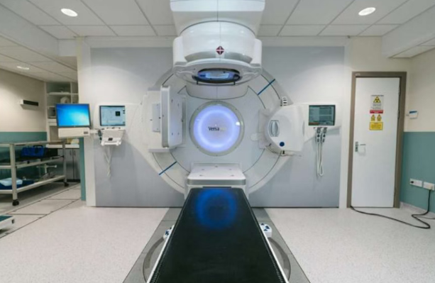 乳腺癌腋窝淋巴清扫后手臂肿痛、抬不起来？研究显示，不开刀，防复发转移效果同样好！