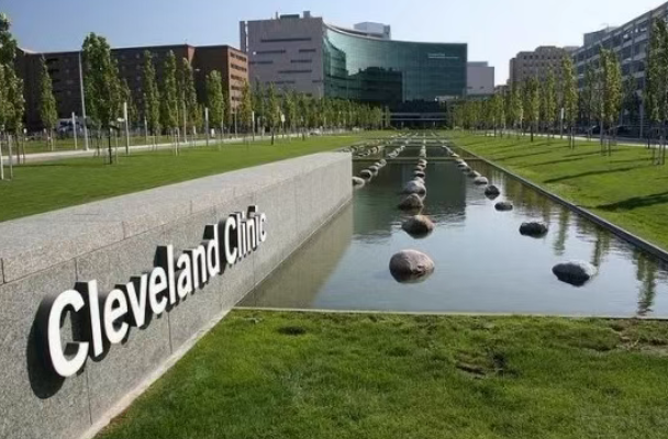 数十次化疗、两次手术、一次肝移植…美国克利夫兰医学中心晚期结直肠癌治愈案例